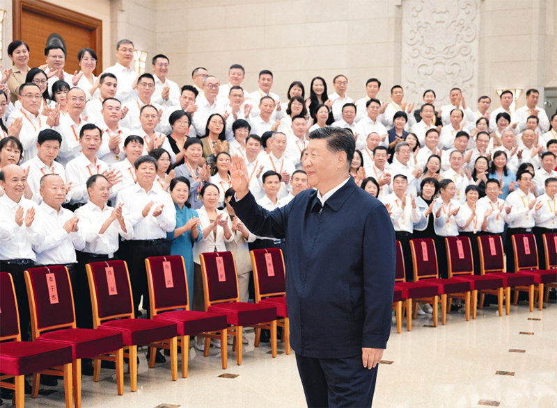 2024年9月9日，党和国家领导人习近平、李强、蔡奇、丁薛祥等在北京接见参加庆祝第四十个教师节暨全国教育系统先进集体和先进个人表彰活动代表。新华社记者 李涛 摄